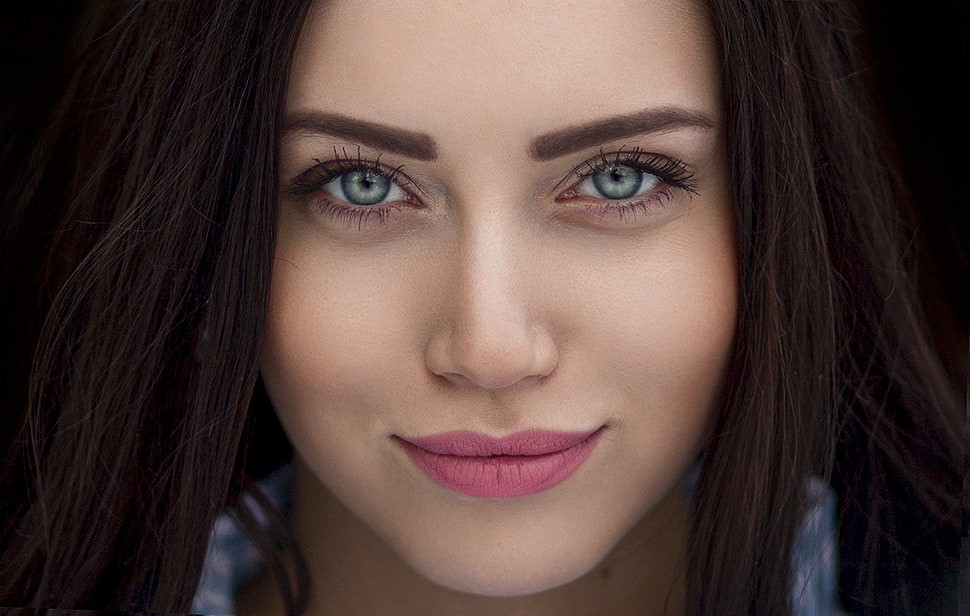 A Complete Guide for Using Coloured Contact Lenses for Beginners