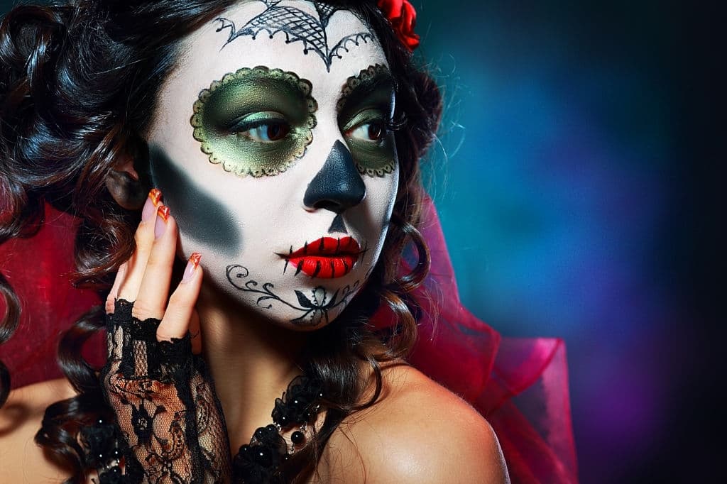 8 Best Halloween Contact Lenses That Will Give You Creeps