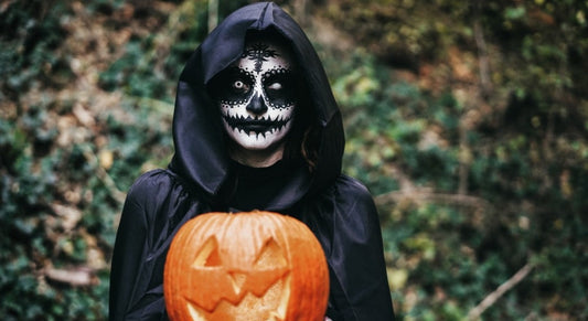 Halloween Photography Tips: Capturing Stunning Eye Effects with Coloured Contact Lenses