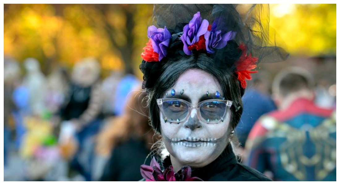 Top 8 Halloween Looks With Coloured Contact Lenses for 2023: