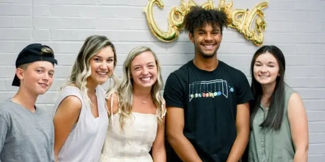 How to Make Your Eyes Pop at a Party with the Right Coloured Contact Lenses