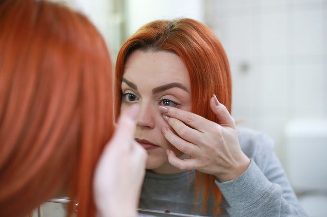 Have a Habit of Sleeping in Contact Lenses? Here’s What Happens When You Do Not Remove Them